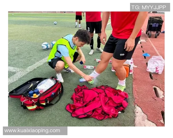 从白大褂到绿茵场医生如何逆袭成为足球明星的传奇之路 从白大褂到绿茵场医生如何逆袭成为足球明星的传奇之路