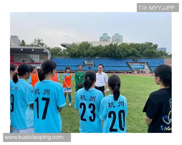 欧锦赛精彩回顾杭州足球队默契配合展现团队实力与风采 欧锦赛精彩回顾杭州足球队默契配合展现团队实力与风采