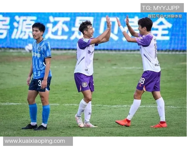 足球杯上的搞笑瞬间球员失误与裁判奇葩判罚的欢乐时刻